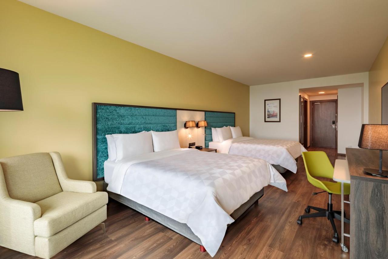 Holiday Inn - Quito Airport By Ihg Tababela Eksteriør billede A typical room at the hotel