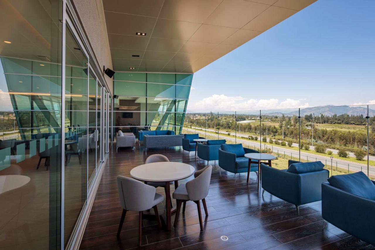 Holiday Inn - Quito Airport By Ihg Tababela Eksteriør billede The VIP Lounge at Santiago International Airport
