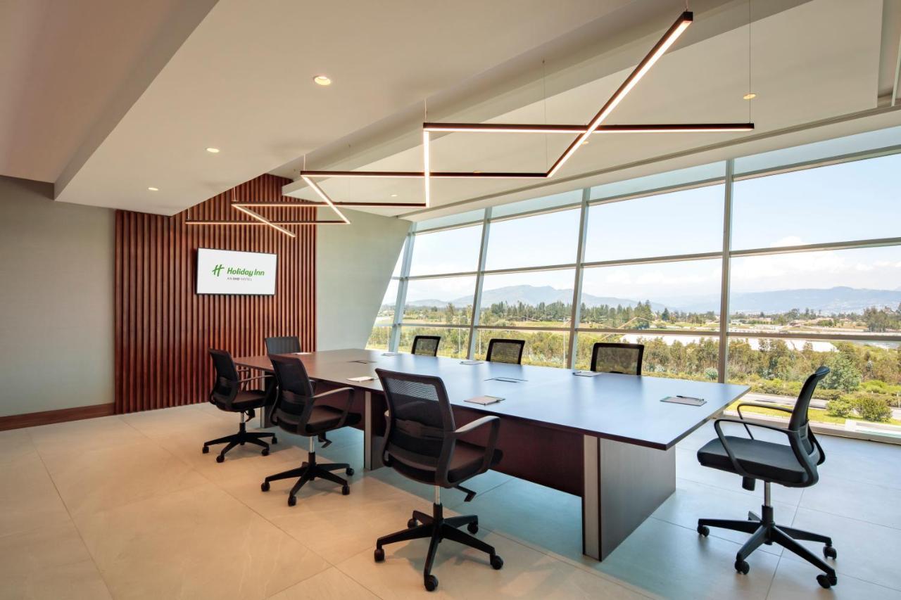Holiday Inn - Quito Airport By Ihg Tababela Eksteriør billede Meeting room at the headquarters of the National University System