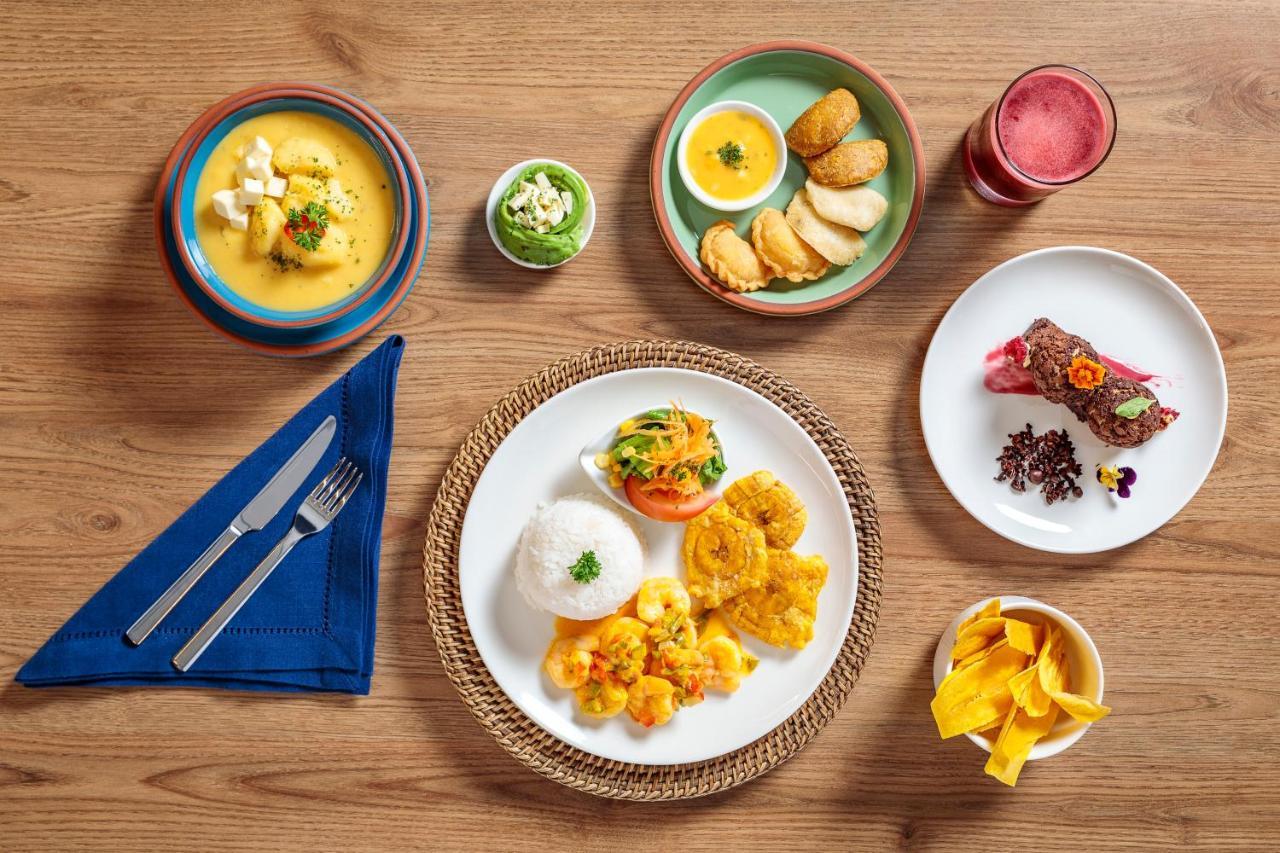 Holiday Inn - Quito Airport By Ihg Tababela Eksteriør billede A selection of dishes from the menu of the restaurant
