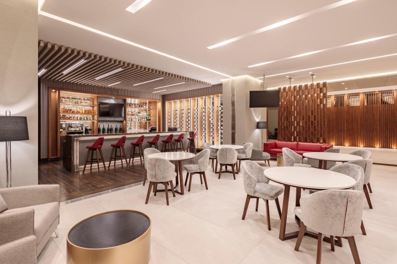 Holiday Inn - Quito Airport By Ihg Tababela Eksteriør billede The lounge at the airport