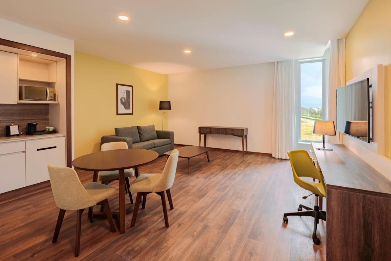 Holiday Inn - Quito Airport By Ihg Tababela Eksteriør billede A typical suite at the new hotel