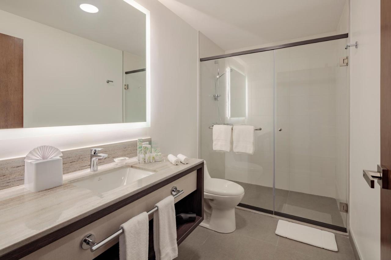 Holiday Inn - Quito Airport By Ihg Tababela Eksteriør billede Bathroom