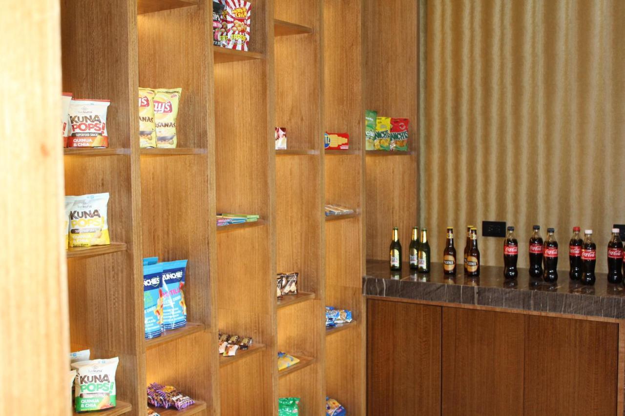Holiday Inn - Quito Airport By Ihg Tababela Eksteriør billede A typical vending machine in a Japanese hotel