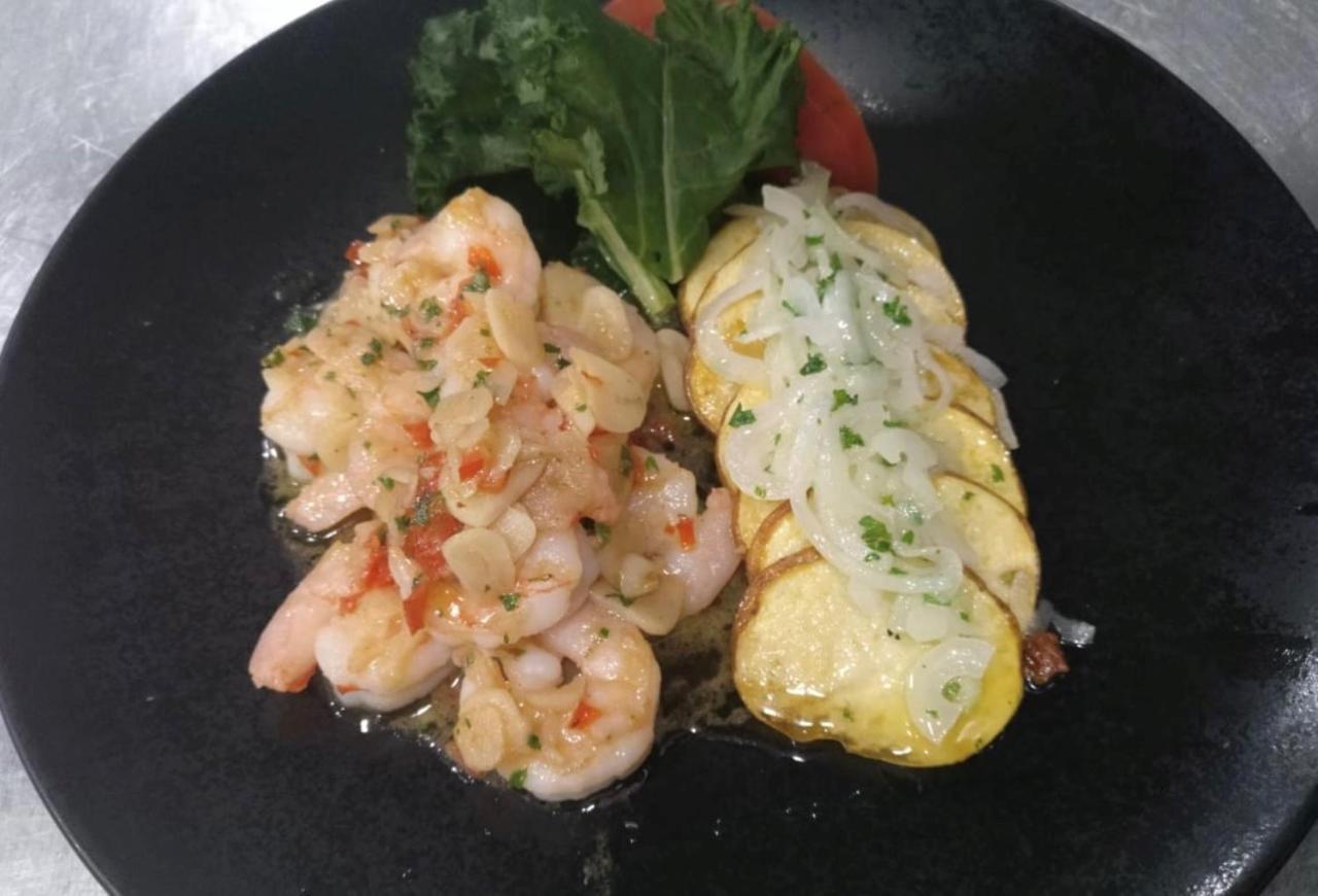Holiday Inn - Quito Airport By Ihg Tababela Eksteriør billede Shrimp and scallop